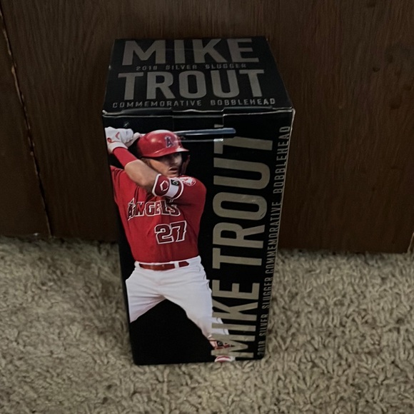 Mint! 2018 Commemorative Silver Slugger, Mike Trout, collectible, bobble head. - Picture 1 of 6